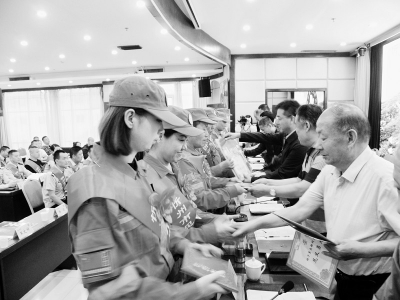           见义勇为表彰现场        