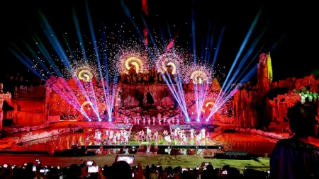           司徒小镇《千年铁魂》 本报记者 李芸红 摄        