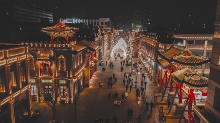           钟楼街 本组摄影 本报记者 胡远嘉        