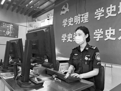           “我岗位容不得半点马虎。”        