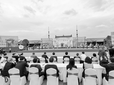           社会各界民间团体祭拜关公大典现场        