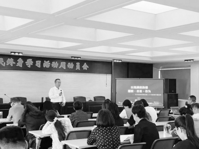           全民读书季讲座开讲 图片由团太原市小店区委提供        