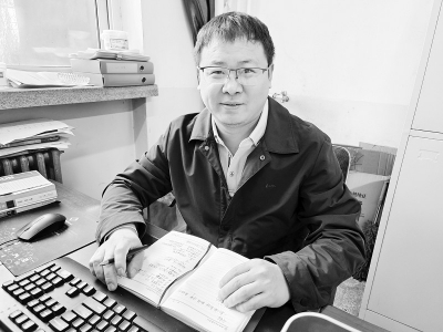           坚持为党育人、为国育才。        