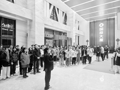           青年们通过参观学习经验 图片由团太原市晋源区委提供        