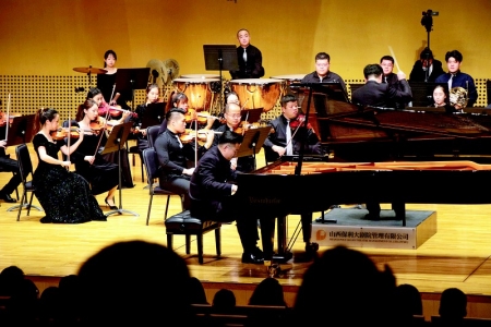           音乐会为观众带来了一场难忘的音乐盛宴        