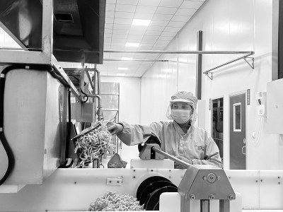           金融服务为企业发展铺路 图片由广灵农商银行提供        