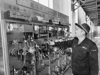           立足岗位苦学实干 图片由受访者提供        