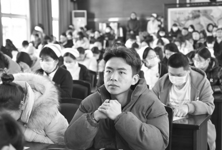           培训班现场座无虚席        