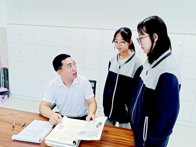           以育人为本，克服困难，砥砺前行。 图片由受访者提供        