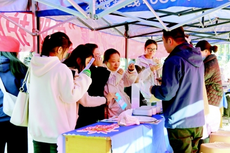           倾听同学所想，服务同学所需，解决同学所难，助力同学成长。 本版图片均由太原师范学院提供        