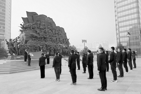           红色寻访等实践活动铸魂育人        