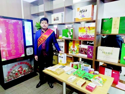           带领村民奔向更美好的生活 图片由受访者提供        