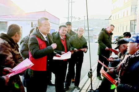           贴心服务赢得百姓支持 通讯员 王学冕 摄        