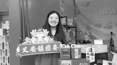           晋中青年变身主播带货 图片由团晋中市委提供        