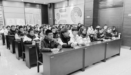           58名大学生奔赴实践岗位 图片由团古交市委提供        