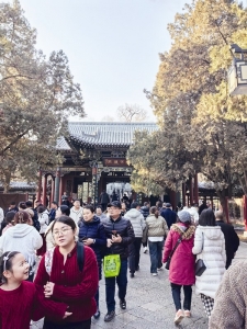           晋祠吸引了众多游客 本报记者 李芸红 摄        