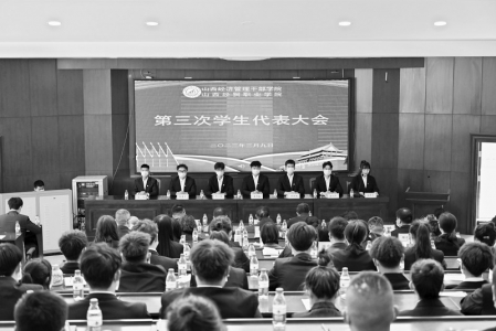           真诚倾听青年呼声，用心用情做青年朋友的知心人、青年工作的热心人、青年群众的引路人。 本版图片均由山西经济管理干部学院团委提供        