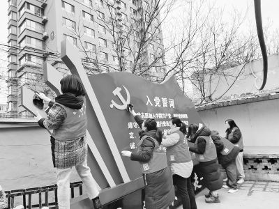           到处都有“红马甲”的身影 通讯员 邢永爱 摄        