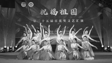           山西大学第二十五届百花奖文艺汇演举办        