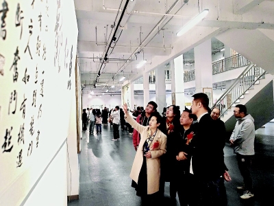           展览共展出180余件作品        