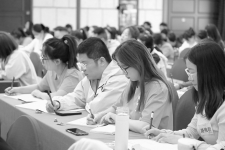           提升特教老师的理论知识和技术能力 图片由山西省残疾人福利基金会提供        