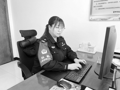           坚守岗位作贡献        