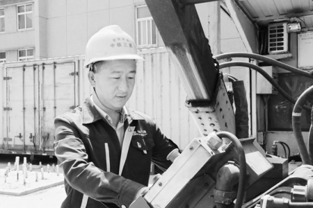           精益求精铸匠品 图片由中铁三局提供        