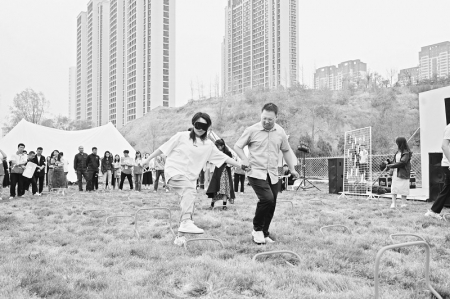           尽情感受活动乐趣 图片由山西建工集团团委提供        