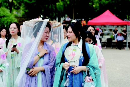           本组摄影 本报记者 康乐        