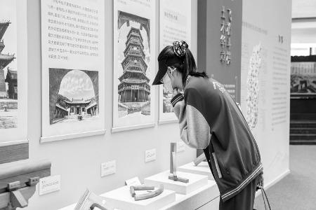 青少年触摸历史