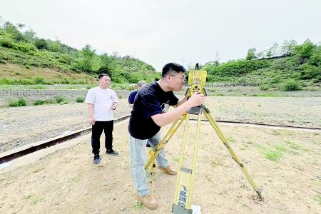           三维一体考核模式筑防线 本报记者 孟存田 摄        