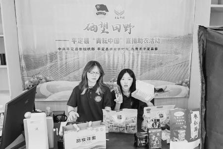 在实践中厚植爱农情怀 本报记者 孟存田 摄