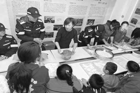           闫敏希望大家一起为社会“做好事、做实事”图片由受访者提供        