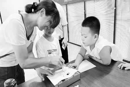 少先队员在互动中感受“一字一世界”的文化魅力 图片由太原市小店区少工委提供