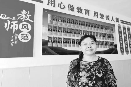           白淑平奉献青春年华，收获了学生的信任。        