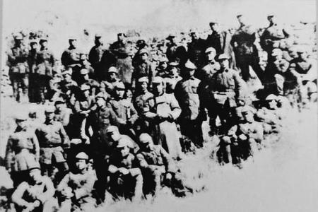           战斗在太行山上的鲁迅艺术学校师生们。        