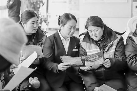           实打实行动让老客户感受到温暖与价值 图片由山西农商银行提供        