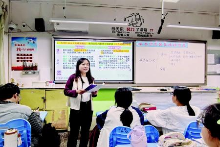           努力成为照亮学生前行的明灯 图片由受访者提供        