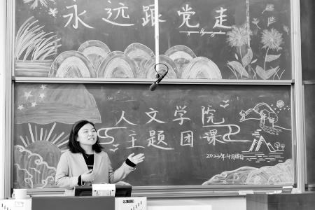           田璐敏尽职尽责，守护学生健康成长。图片由受访者提供        