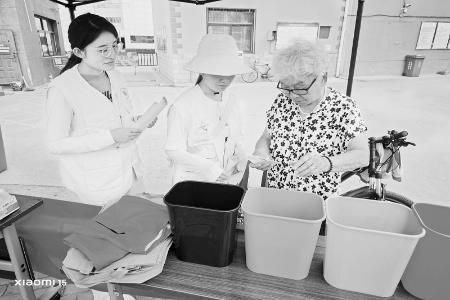           实习实训大学生在社区开展志愿服务活动 图片由团晋中市委提供        