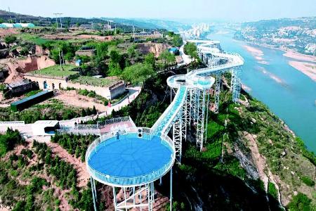           庙峁村玻璃栈道        