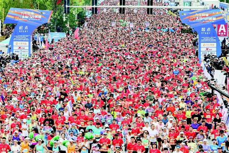           太原马拉松赛开跑 本报记者 胡远嘉 摄 本版图片除署名外均为资料图片        