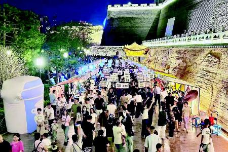               在2025年亚洲杯飞碟射击比赛期间，临汾推出了咖啡集市。        