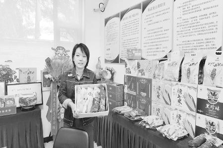           自媒体创作者近距离了解“三农”发展的丰硕成果 实习生 田诗淇 摄        