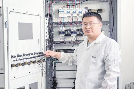 为推动产业进步贡献力量 见习记者 路诗洁 摄