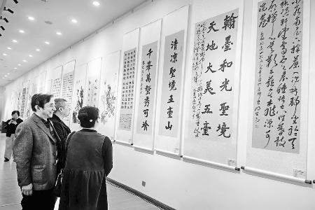 主题书画展 图片由实习生田诗淇摄
