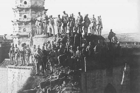 太行军区部队攻克武乡县段村敌据点。