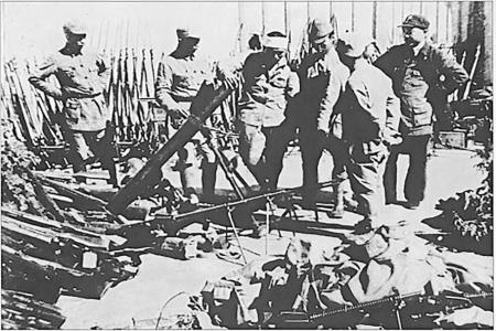 侵华日军向八路军缴械投降。