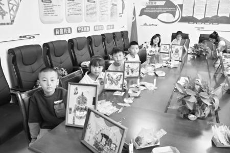 孩子们在动手创作中领略非遗魅力 图片由通讯员曹苗苗提供