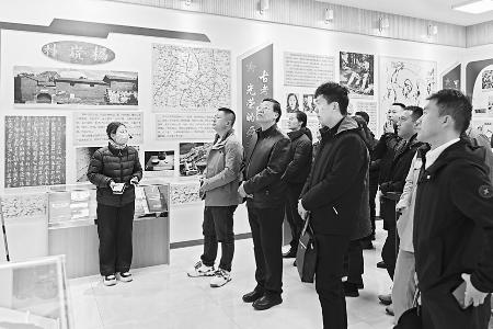 参观学习，接受革命传统教育。